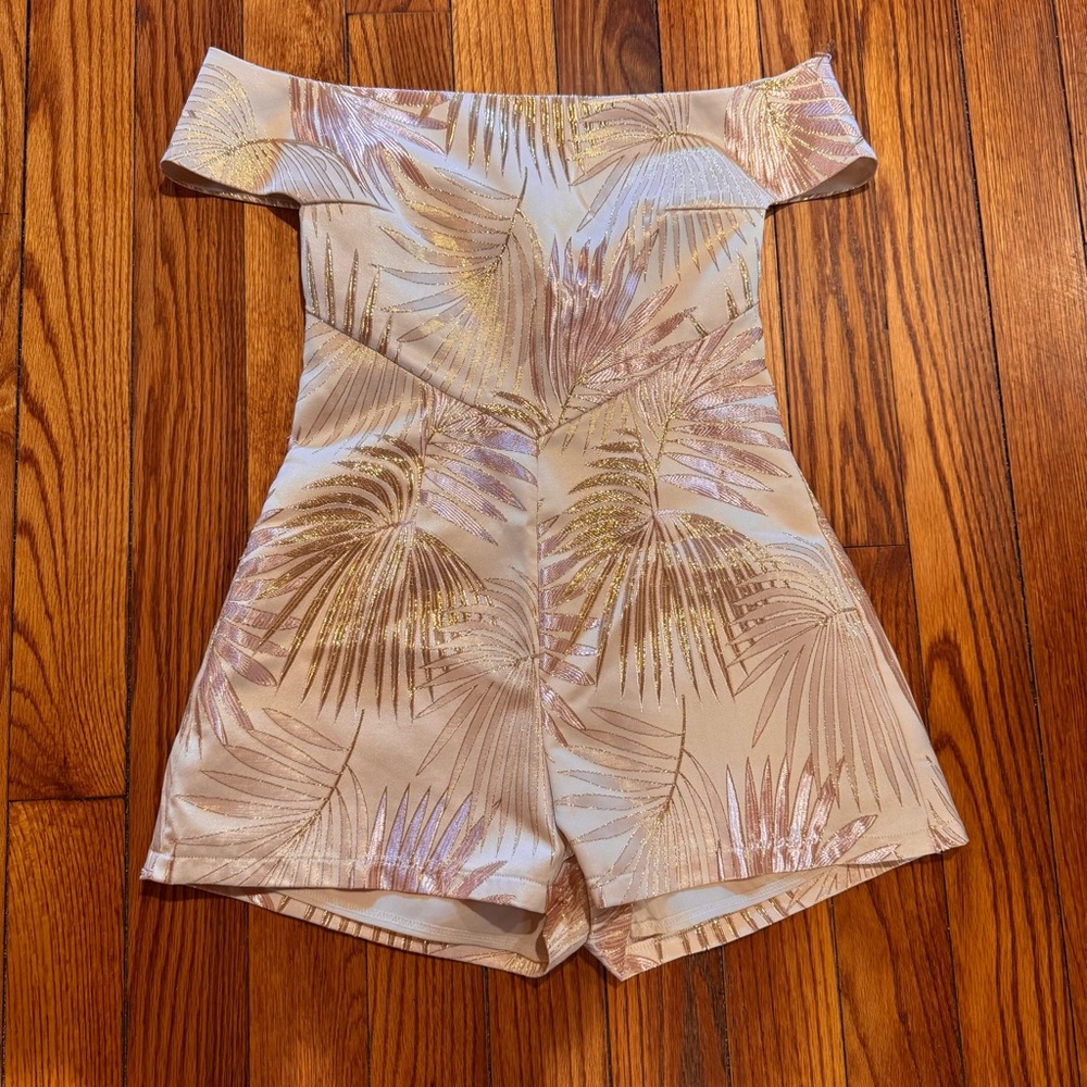 Elegant Off-Shoulder Palm Print Romper - Picture 3 of 7